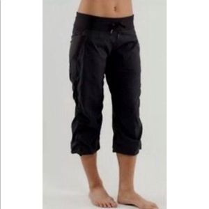 🎉LULULEMON dance studio crop pant black size 6